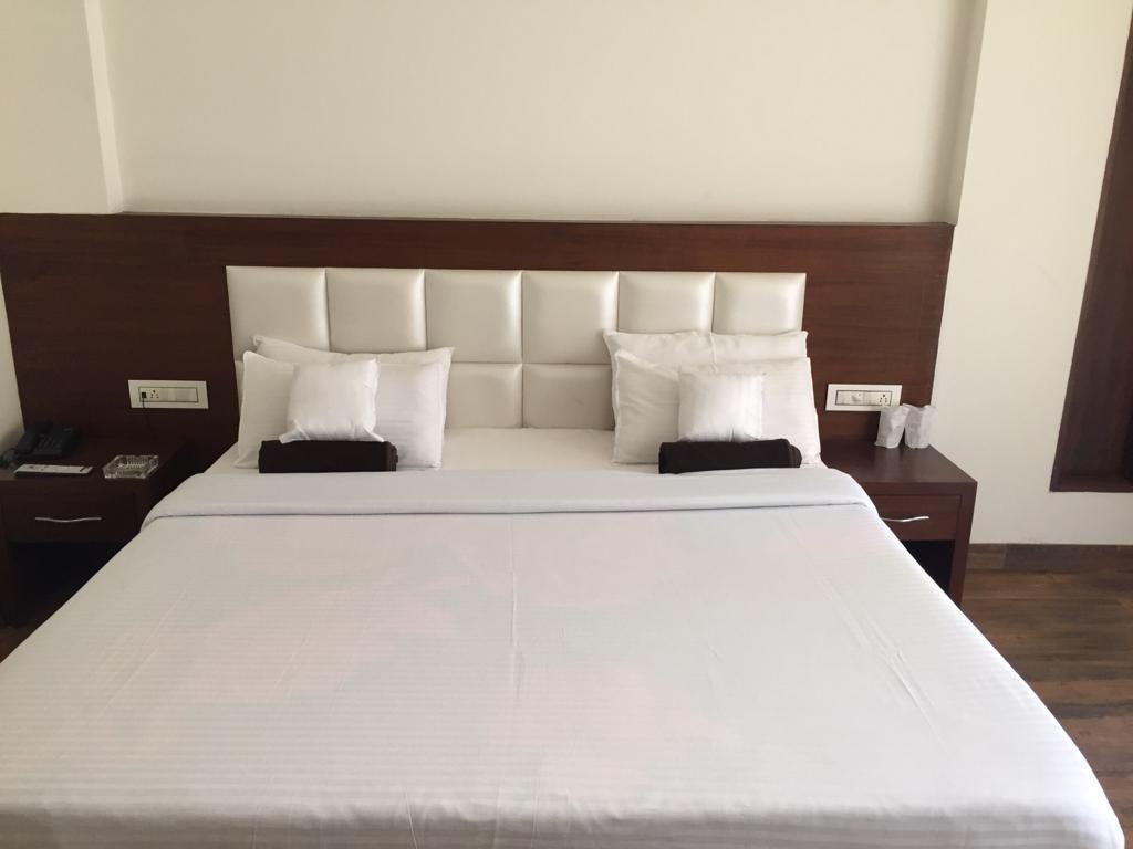 Lotus Grand Akm Hotel Kalka Bagian luar foto