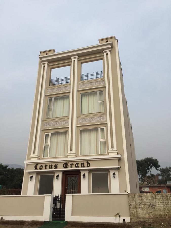Lotus Grand Akm Hotel Kalka Bagian luar foto