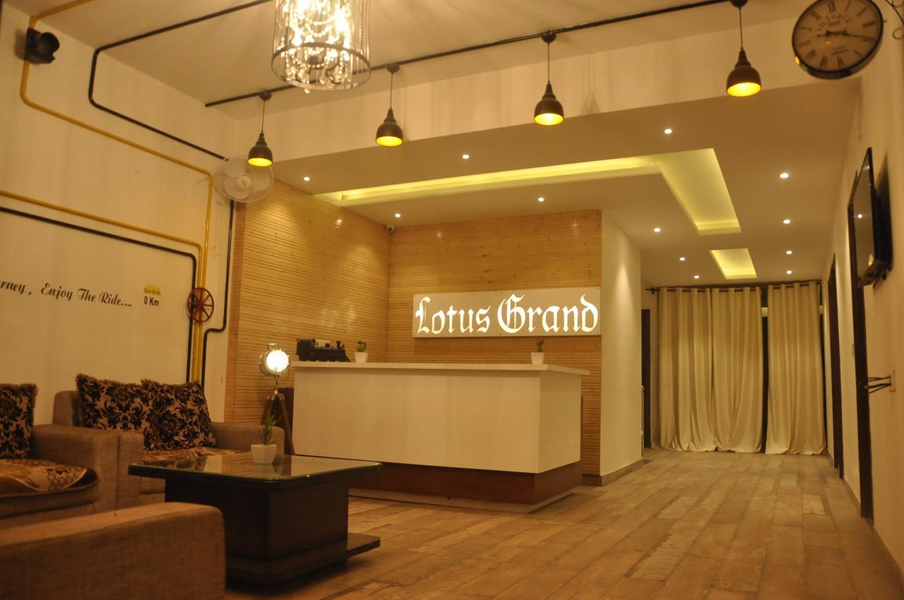 Lotus Grand Akm Hotel Kalka Bagian luar foto