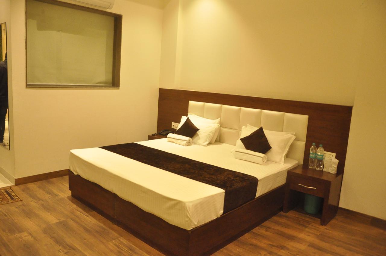 Lotus Grand Akm Hotel Kalka Bagian luar foto