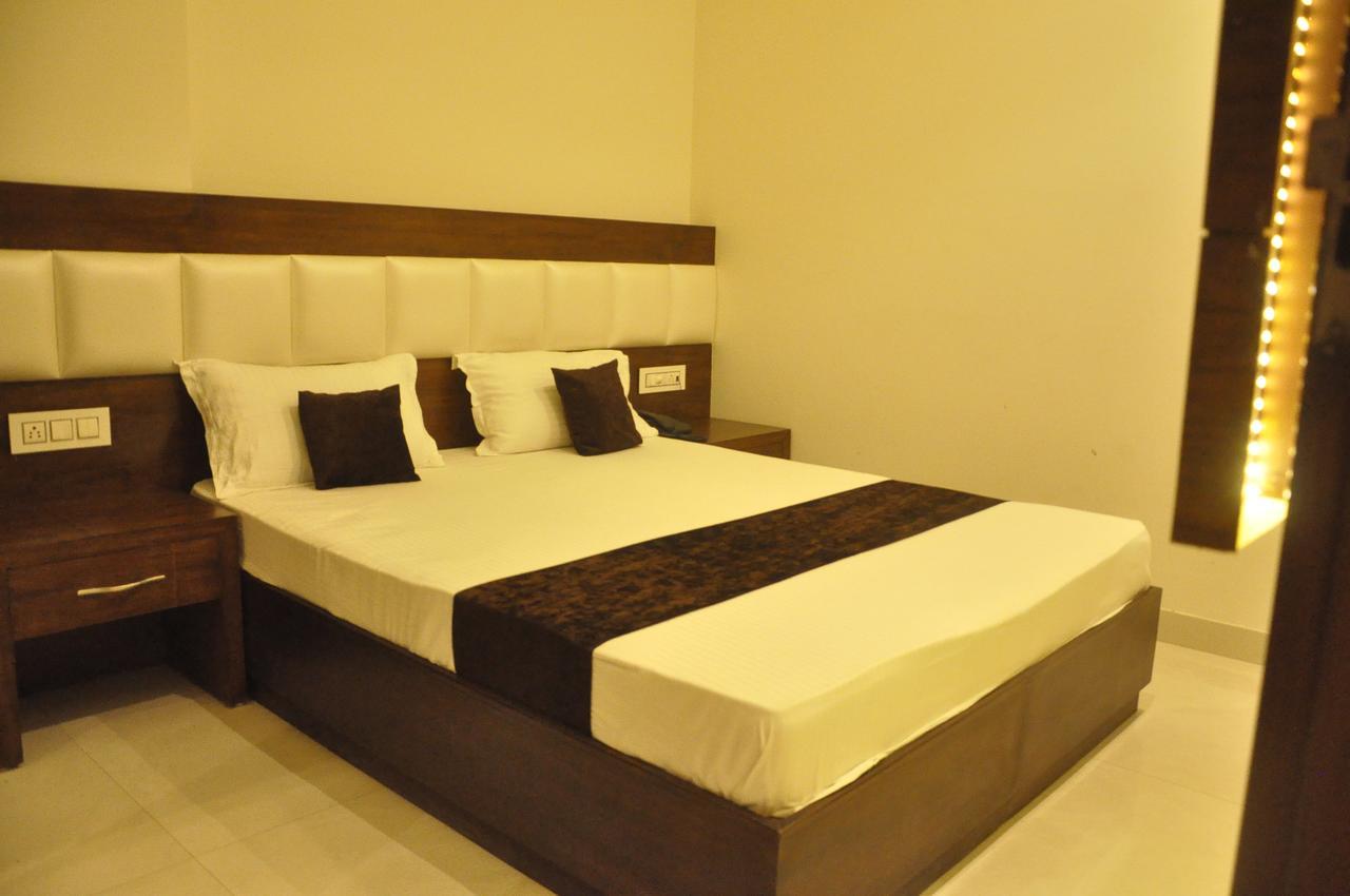 Lotus Grand Akm Hotel Kalka Bagian luar foto
